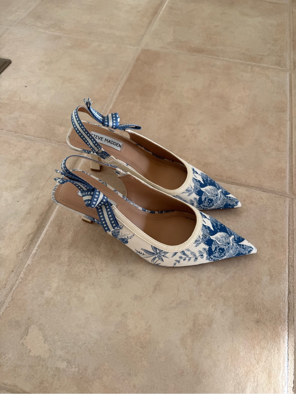Steve Madden White and Blue Floral Pointed Toe Slingback Heels - Picture 4 of 7